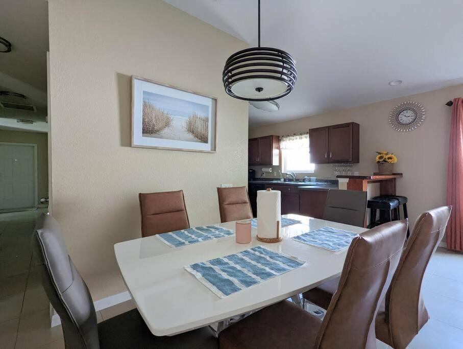 3Bed & 2Bath Property Couple Minutes From Siesta Key Beach & Downtown Sarasota Zewnętrze zdjęcie